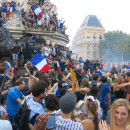 <p>Celebración del Mundial de fútbol en la Place de la République, en París, el 15 de julio. </p>