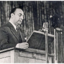 <p>Pablo Neruda dando un discurso en la URSS, agosto de 1950.</p>