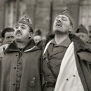 <p>Franco y Millán Astray abrazados, 1926.</p>