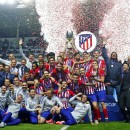 <p>Jugadores y cuerpo técnico del Atlético de Madrid levantan la Supercopa de Europa. 15 de agosto de 2018. </p>