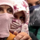 <p>Fotograma de un video de Euronews de varias jornaleras marroquíes, tras presentar una denuncia por abuso en los campos de Huelva. Junio de 2018. </p>