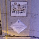 <p>Placa conmemorativa del 15M en la Puerta del Sol de Madrid. </p>