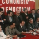 <p>Rueda de prensa del PCE donde Santiago Carrillo anuncia <br /> el uso de la bandera del partido y la rojigualda en todos sus actos. (1977)</p>