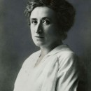 <p>Retrato de Rosa Luxemburgo, entre 1895 y 1905.</p> (: )