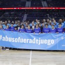 <p>Imagen de la campaña #AbusoFueraDeJuego durante el partido Movistar Estudiantes - FC Barcelona Lassa.</p> (: Eduardo Candel Reviejo)