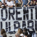 <p>Pancarta contra Florentino Pérez en el estadio Santiago Bernabéu. </p>