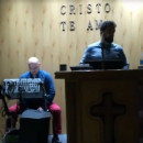 <p>El candidato Gordo en el culto de la iglesia evangélica La Corrala en 2018.</p> (: DIRECTO LACORRALA / FACEBOOK)