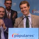 <p>Luis Felipe Muniedas Hernández (de azul) aplaude a Pablo Casado en el acto de presentación de candidatos del PP en la Sierra Norte de Madrid.</p>