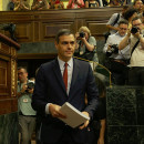 <p>Pedro Sánchez tras una de sus intervenciones en la primera sesión del debate de investidura. </p>