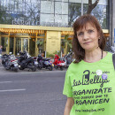 <p>Ángela Muñoz, en la Plaza de España de Madrid. </p>