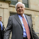 <p>Xosé Luis Baltar Pumar saliendo de los juzgados tras ser condenado a inhabilitación por prevaricación al contratar personas a 'dedo'. </p>