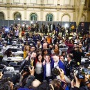 <p>Líderes de ERC posan ante la prensa en su sede electoral el pasado 10 de noviembre.</p>