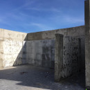 <p>Placas arrancadas en el memorial del cementerio de la Almudena en homenaje a los republicanos fusilados.</p>