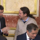 <p>Iván Espinosa de los Monteros, Pablo Iglesias e Inés Arrimadas bromean en el Congreso durante la celebración del Día de la Constitución.</p>