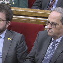 <p>El presidente de la Generalitat, Quim Torra, y el vicepresidente, Pere Aragonès, durante el pleno de ayer en el Parlament</p>