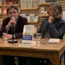 <p>Gonzalo Torné e Ignacio Echevarría durante la presentación de <em>El corazón de la fiesta</em></p>