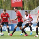 <p>Jugadores del Atleti hacen un rondo durante el entrenamiento.</p>