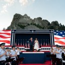 <p>Donald Trump durante su visita al Monte Rushmore (Dakota del Sur).</p> (: The White House)
