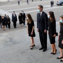 <p>La familia real, en el funeral católico por las víctimas de la Covid-19.</p>