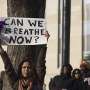 <p><em>Podemos respirar ahora? </em>Pancarta de la marcha 'Justicia para todos' (marzo 2020)</p>
