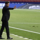 <p>Simeone da instrucciones desde la banda durante el Atleti-Betis.</p> (: AlexMarin / Club Atlético de Madrid)