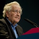 <p>Noam Chomsky, durante una conferencia en Buenos Aires, el 12 de marzo de 2015.</p> (: Augusto Starita)