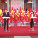 <p>Pedro Sánchez e Isabel Díaz Ayuso ayer en la rueda de prensa conjunta.</p>