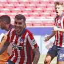 <p>Ángel Correa celebra su segundo gol.</p>