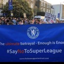 <p>Aficionados del Chelsea protestan contra el proyecto de la Superliga.</p>