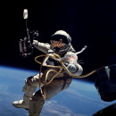 <p>Ed White en el primer paseo espacial estadounidense en 1965.</p>