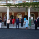 <p>Foto de familia del nuevo Ejecutivo en la escalinata del Palacio de La Moncloa.</p>