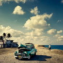<p>Coche de los años 40/50 en playa de Guanabo (Cuba).</p> (: Joakim Edkilsen)