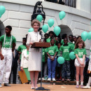 <p>Nancy Reagan en un acto de la campaña en la Casa Blanca, en mayo de 1986</p>