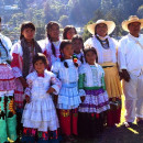 <p>Fotografía de una familia mazahua de Michoacán (México).</p>