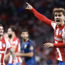 <p>Griezmann dirigiéndose a sus compañeros durante el partido.</p>