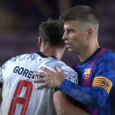 <p>Piqué (Barça) al final del partido saludando a Goretzka (Bayern).</p>