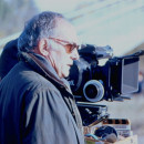 <p>El director Mario Camus durante un rodaje.</p>