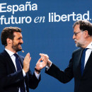 <p>El candidato del PP Pablo Casado y el expresidente Mariano Rajoy en la apertura del congreso nacional del PP (Santiago).</p>