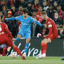 <p>João Félix, marchándose de su par.</p>