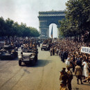 <p>Desfile militar en los Campos Elíseos el 26 de agosto de 1944, un día después de la liberación de París.</p>