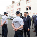 <p>El ministro de Interior francés, Gérald Darmanin, visita a las fuerzas policiales de Châtellerault (junio, 2021).</p>