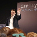 <p>Mañueco celebra la victoria del PP en las elecciones de Castilla y León.</p>