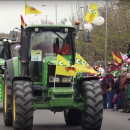 <p>Manifestantes a pie y en tractor bajan por el Paseo de la Castellana.</p>