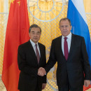 <p>Los ministros de Exteriores chino y ruso, Wang Yi y Serguei Lavrov respectivamente, en una reunión en 2019. </p>