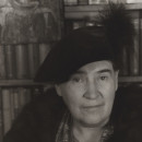 <p>Retrato de Willa Cather sonriendo levemente en 1936.</p>