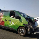 <p>Accidente entre una furgoneta de Vox y un Tesla.</p>
