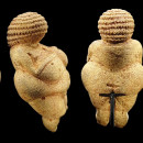 <p>La Venus de Willendorf vista desde todos los lados.</p>