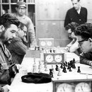 <p>Ernesto Guevara jugando al ajedrez en Cuba en los años 60. </p>
