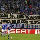 <p>Pancarta desplegada por los seguidores del Schalke 04 alemán en un partido contra el Athletic de Bilbao.</p>