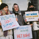 <p>Un grupo de mujeres se manifiesta en febrero de 2022 frente a Downing Street, Londres, contra la guerra en Ucrania. </p>